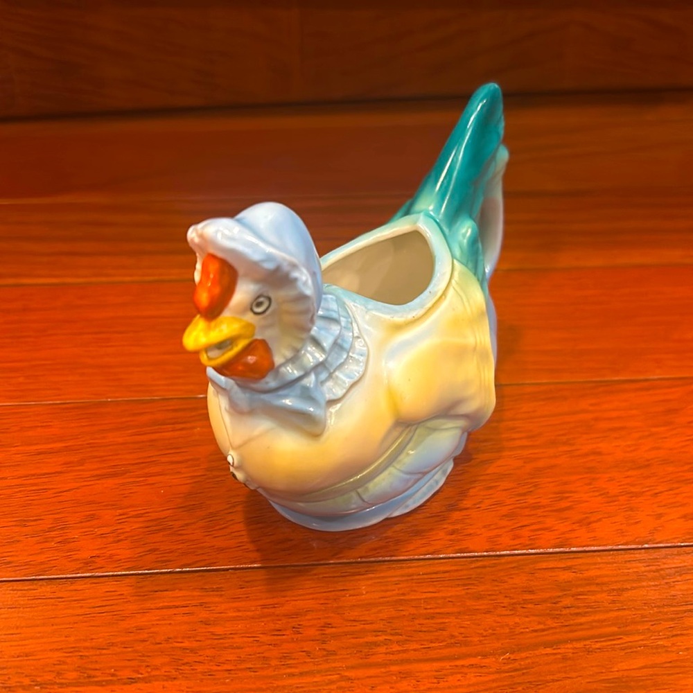 Czechoslovakia figural Chicken creamer mother hen pitcher bonnet #31